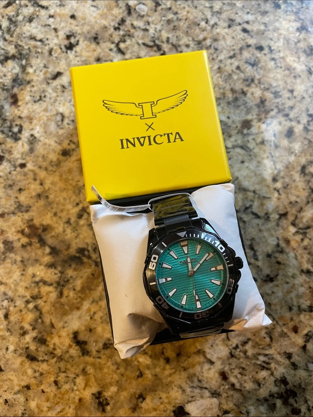 Invicta Pro Diver Men's Black Watch with Tiffany Blue Dial